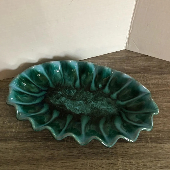 Vintage  Blue Mountain Pottery Ruffle Bowl - Picture 3 of 11